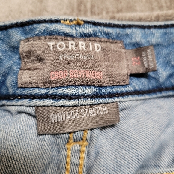 Torrid Crop Boyfriend Distressed Light Blue Women's Jeans - Picture 2 of 5